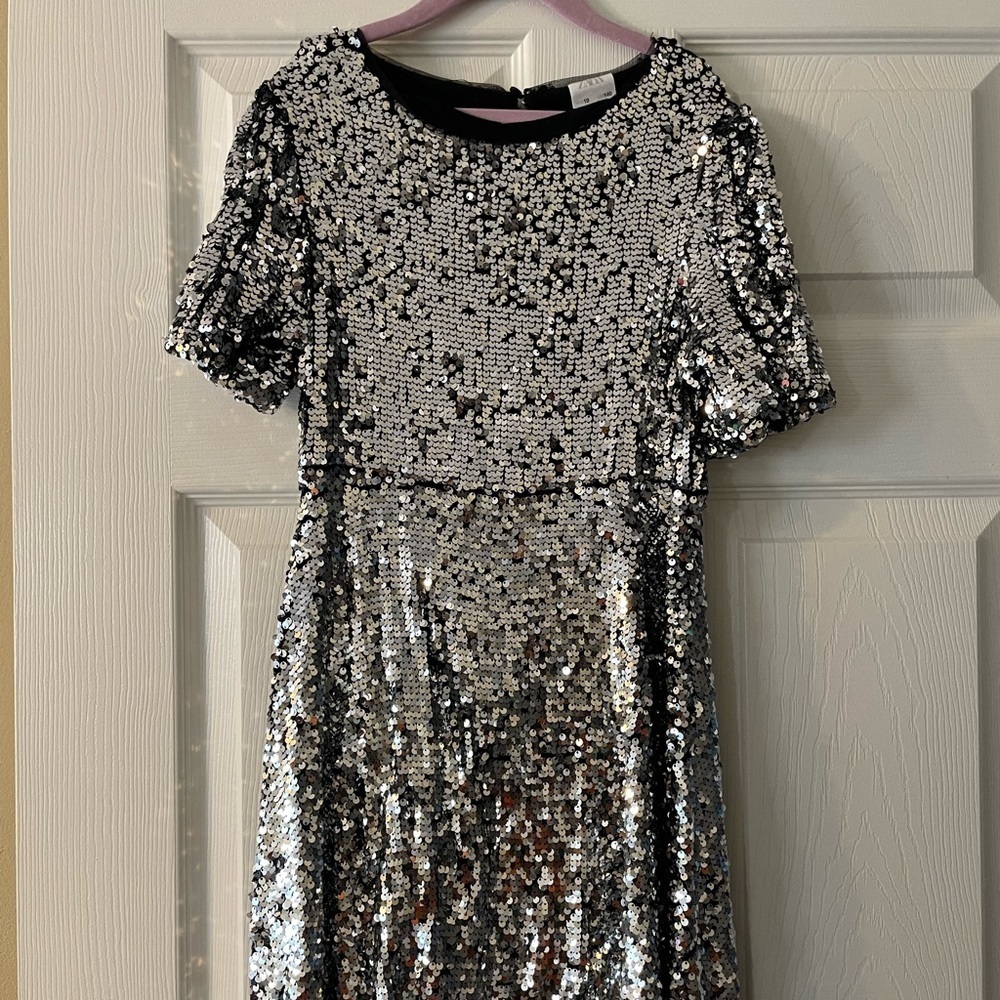 Zara Girls silver Sequins diamond 💎 dress, puff sleeves. Girls size 10. EUC!